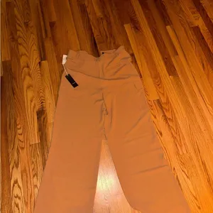 Tilly’s Brown Cargo Pants thumbnail 2