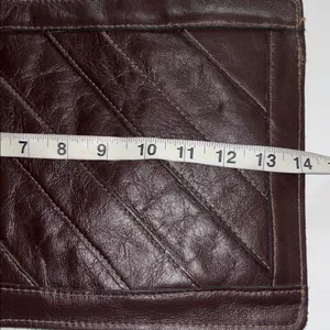 Source Unknown BROWN LEATHER VINTAGE HAND BAG DESIGN ON ONE SIDE ZIP MIDDLE POCKET INSIDE thumbnail 9