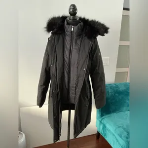 Women’s winter coat 🖤 EUC 🖤 Black Size M thumbnail 6