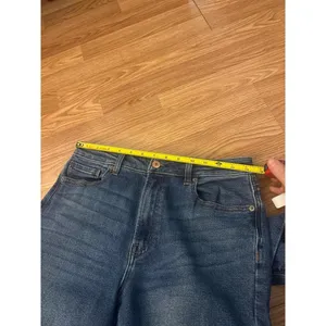 American Eagle Destroyed Mom Jean Size 6 thumbnail 4