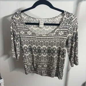 American Rag White and Black Geometric Patterned Crop Top thumbnail 2