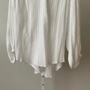 William B Size M White Blouse‎ Preppy Victorian Cotton Henley Coastal Boho thumbnail 3