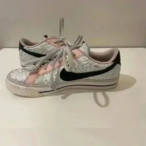 Nike Women’s Court Legacy Serena Williams Design Crew White Sneakers‎ Size 6.5 thumbnail 9