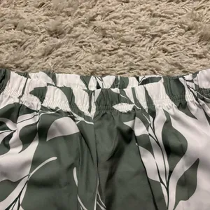 Green and White Leaf Print Pant Set Size S thumbnail 3