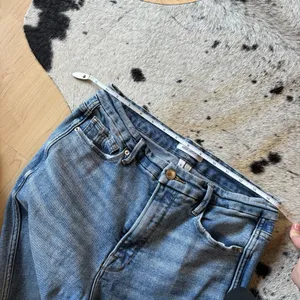 GOOD AMERICAN Good Curve Distressed Jeans‎ Size 10/30 STYLE: GCS127T thumbnail 6