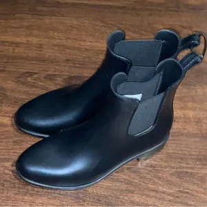 A New Day Sleek Black Ankle Boots Size 7 thumbnail 2