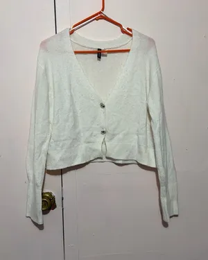 H&M Cream Cropped V-Neck Button Cardigan thumbnail 1