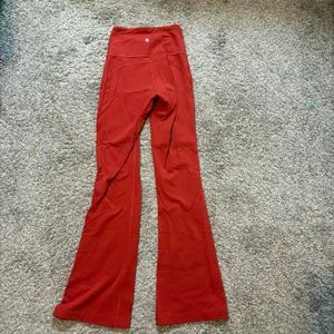Lululemon Groove Super-High-Rise Flared Pants in Cayenne Size 2 Yoga Pilates thumbnail 4