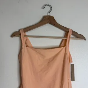 Skims Seamless Bodysuit Womens M Orange Fits Everybody Square Neck Faded Nectar thumbnail 2