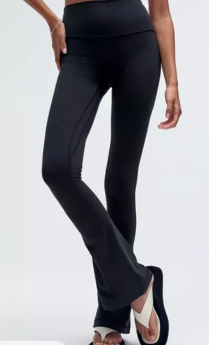 Lululemon mini chic flares size 4 thumbnail 1