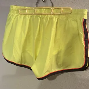 Under Armour fitted running‎ shorts with underwear, liner size large thumbnail 3