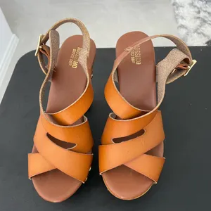 Platforms Size 6 thumbnail 2