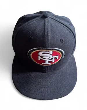 NWOT San Francisco 49ers New Era 59FIFTY Black Fitted Hat (6 7/8) thumbnail 1