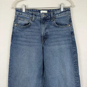 H&M Womens High Waist Wide Leg Cropped Jeans Medium Wash Blue‎ Petite Friendly 6 thumbnail 3