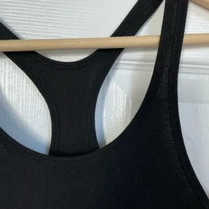 Old Navy ribbed black workout exercise tank top womens size m thumbnail 2