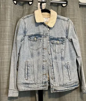 Old Navy Light Blue Denim Jacket with Cream Sherpa Collar thumbnail 1