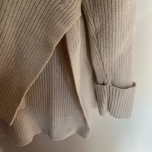 Athleta Ribbed V-Neck Sweater Cream Oatmeal High Low‎ Side Slit Size Small thumbnail 6