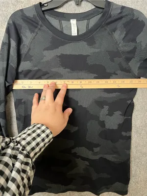 Athleta Womans Small Black‎ & Charcoal Camo Long Sleeve athletic breathable Top thumbnail 4