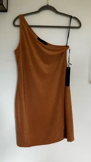 NWT House of‎ Harlow 1960 x Revolve Light Brown One Shoulder Mini Dress Medium thumbnail 1