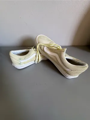 Vans Low-Top Suede Sneakers in Pale Yellow and White thumbnail 7
