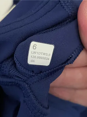 Lululemon NWT Align Tank V-Neck Cropped Top Blue Size 6 thumbnail 7