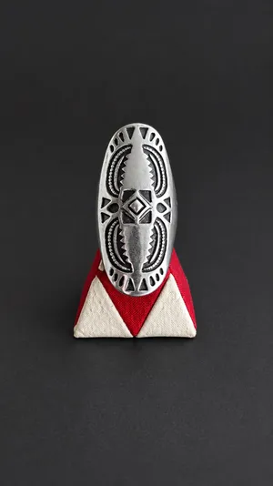 Silver Oval Tribal Design Ring Size 7.5 thumbnail 2