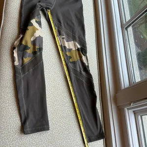 Offline by Aerie The Hugger Legging Hi-Rise size S army green with camo accents thumbnail 5