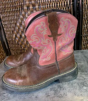 Ariat Women’s Boots Embroidered Size 8B thumbnail 1