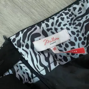 Skirt Black Size 16 thumbnail 2