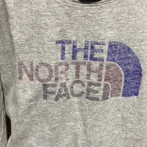 The North Face long sleeve shirt​​ thumbnail 2