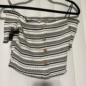 Love Tree black/White off the shoulder crop top thumbnail 4