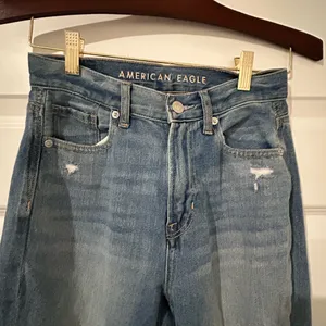 American Eagle Ripped Mom Jeans Blue Size 00 Short thumbnail 2