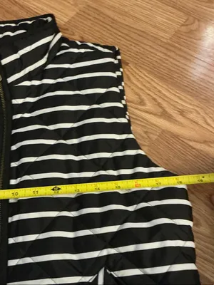 GAP Striped Quilted Puffer Vest Size Small thumbnail 4