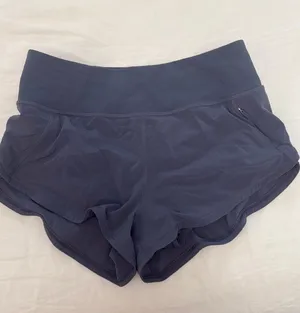 Aritzia Active Shorts Size 2 thumbnail 1