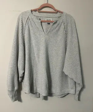 American Eagle Outfitters Oversized sweater/shirt thumbnail 1