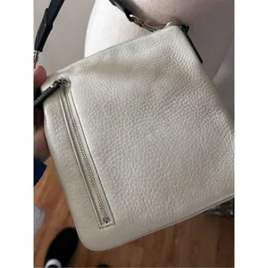 Coach leather white crossbody bag authentic with adjustable black strap thumbnail 4