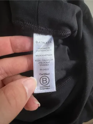 Athleta Black Horizon Scallop Capri Leggings Size Medium Athleisure Trendy Y2K thumbnail 6