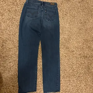 Levi's 512 Straight Leg Jeans Size 6 W 28 X L 32 Perfectly Slimming Dark Blue thumbnail 3