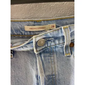 Levi’s Ribcage Straight Light Wash High Waisted Tango Fade Jeans thumbnail 8