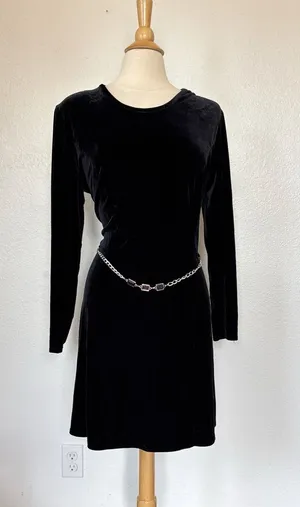 Vintage Solid Black Long Sleeve Velvet Dress with Chain Belt thumbnail 1