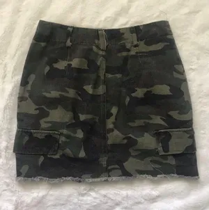 Forever 21 camo mini skirt thumbnail 4