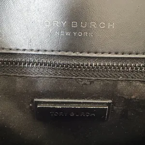 Tory Burch Willa Quilted Leather Shoulder Bag in Black with Chain Strap thumbnail 7