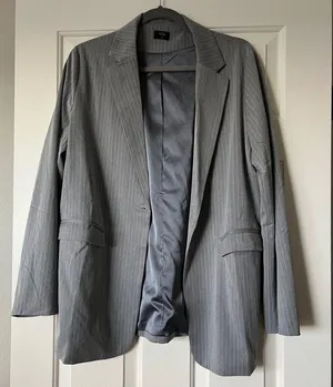 Klassy Network Gray Pinstripe Blazer Women’s Size L NWT thumbnail 2
