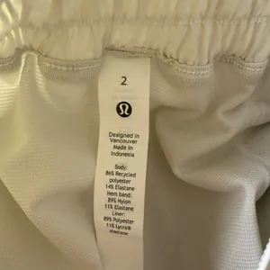 Lululemon Hotty Hot Hawaii Exclusive Pineapple Off White Lined Short 4" Inseam 2 thumbnail 9