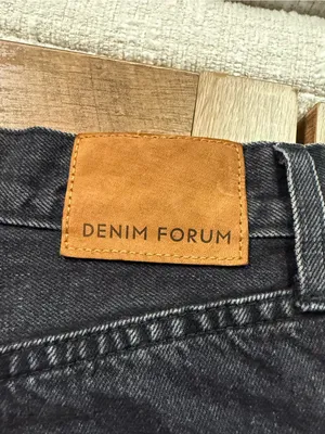 Aritzia Denim Forum The BF High Rise Loose 28L in Black Women’s Size 24 Cotton thumbnail 4