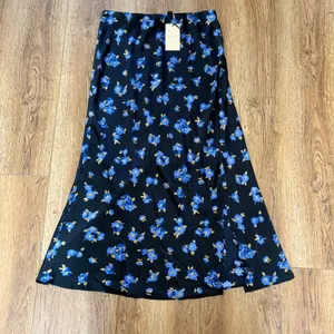 NEW Halogen Black Blue Floral Midi‎ Skirt Side Slit Womens M Whimsigoth Romantic thumbnail 1