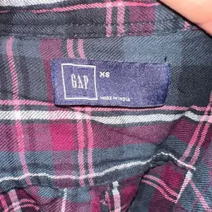 Gap pink & gray plaid tartan flannel long sleeve XS shirt thumbnail 3