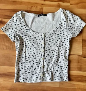 Brandy Melville Button-Up Top thumbnail 1
