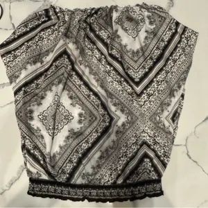 White House Black market short/split sleeve Sz S thumbnail 2