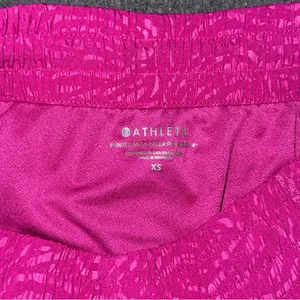 Athleta Printed Mesh Racer Run Shorts Electric Fuchsia Pink 4” Inseam Women’s XS thumbnail 8